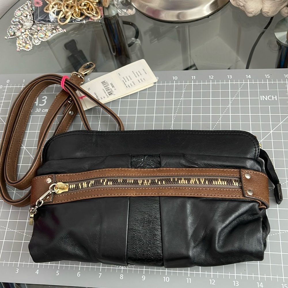 See By Chloe Vintage Black & Brown Leather Wristlet/Crossbody Bag. MA3
